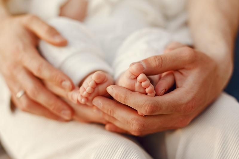 La Seguridad Social destinó en Cantabria 8,55 millones a permisos por nacimiento y cuidado de menor en el primer trimestre 