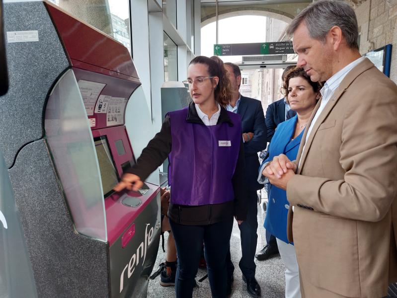 José Miñones constata el “gran impacto” de la gratuidad de los abonos de tren aprobada por el Gobierno, que ya beneficia a más de 28.000 gallegos con un ahorro de hasta 1.900 euros 
