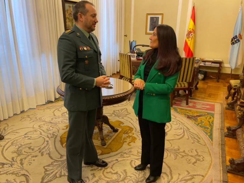 Isabel Rodríguez da la bienvenida al nuevo coronel de la Guardia Civil, Manuel Touceda Souto, quien asume la jefatura de la comandancia en Lugo