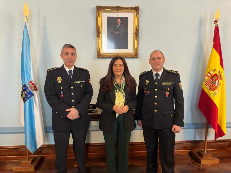 Isabel Rodríguez recibe al nuevo jefe de la comisaría local de Monforte, Pablo Fernández López