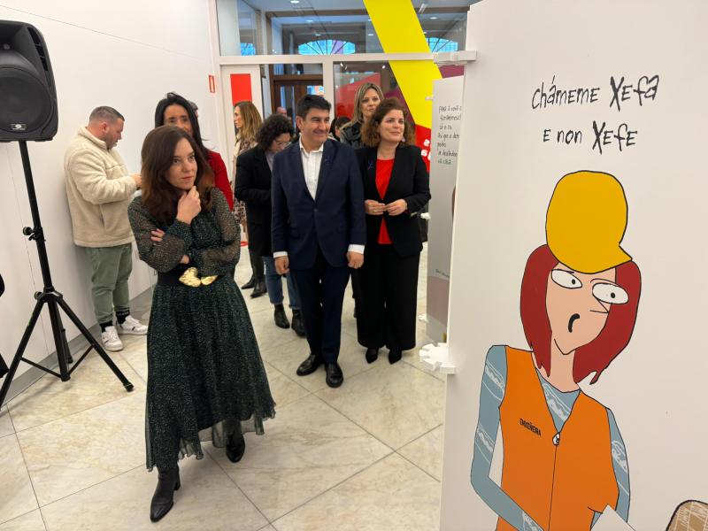 O delegado do Goberno, Pedro Branco, acode xunto á alcaldesa da Coruña, Inés Rey, e a subdelegada na Coruña, María Rivas, á inauguración da exposición 'Imparables'