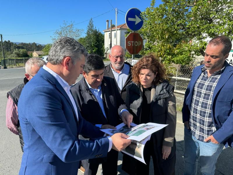 El delegado del Gobierno analiza con el alcalde de Boqueixón el proyecto para mejorar la seguridad vial en el municipio