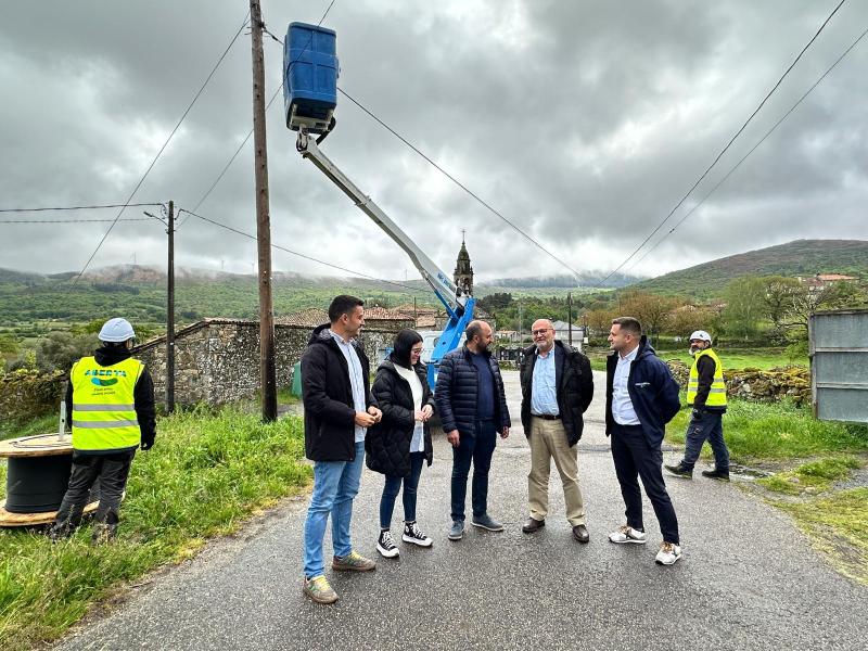 Abel Losada informa del gran avance del despliegue de la fibra óptica en la comarca de Deza